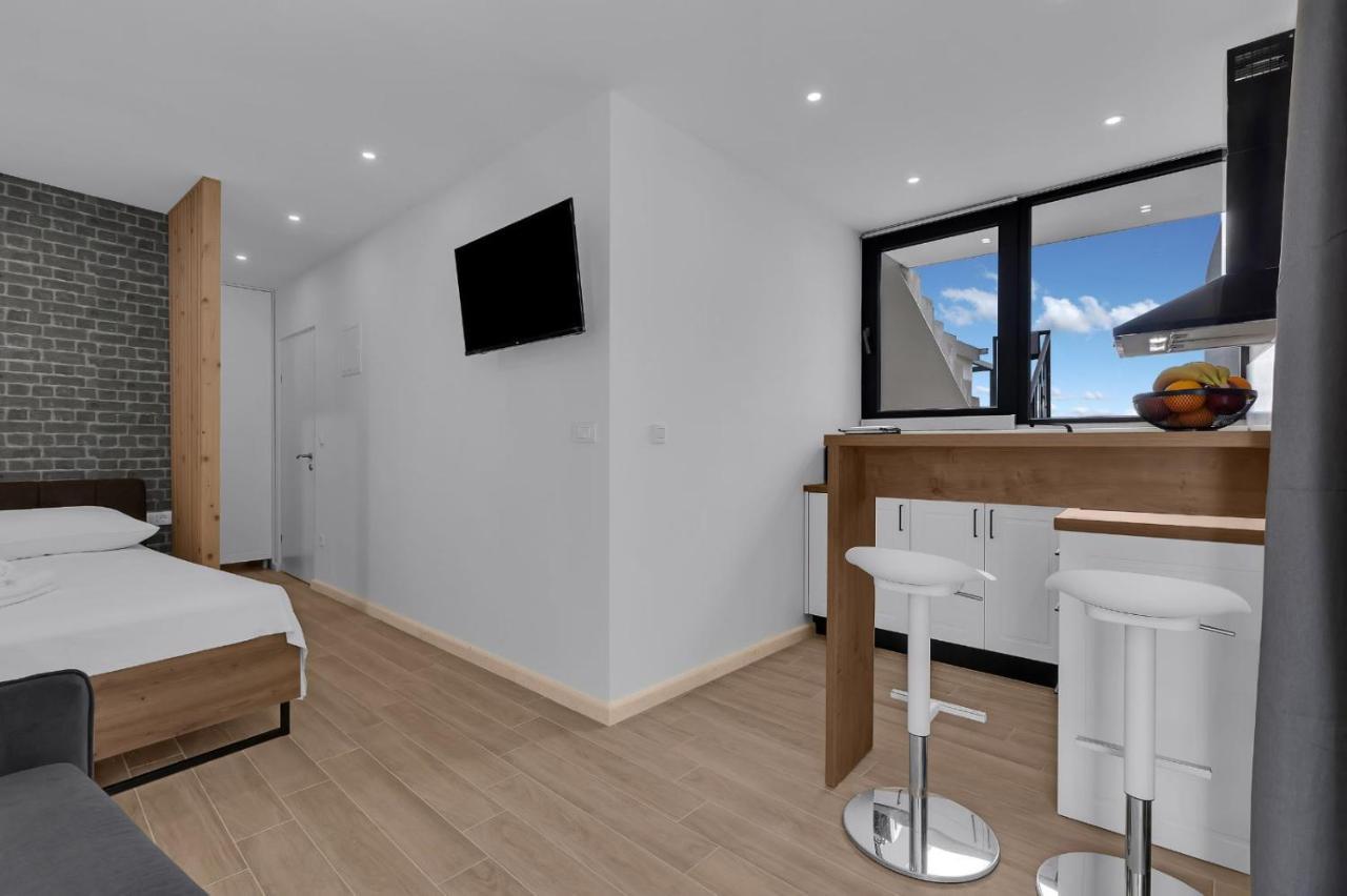 Apartments Lucky Brela Exterior foto