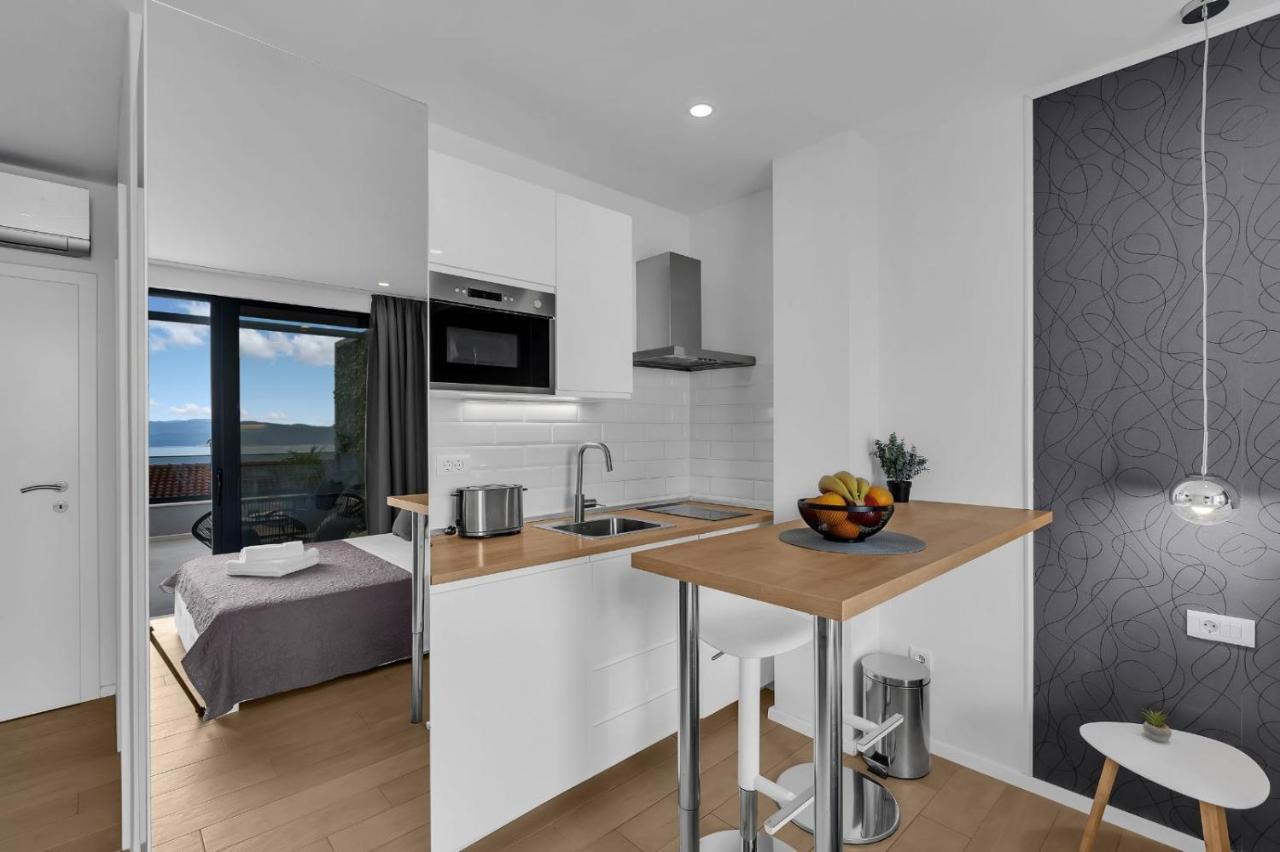 Apartments Lucky Brela Exterior foto